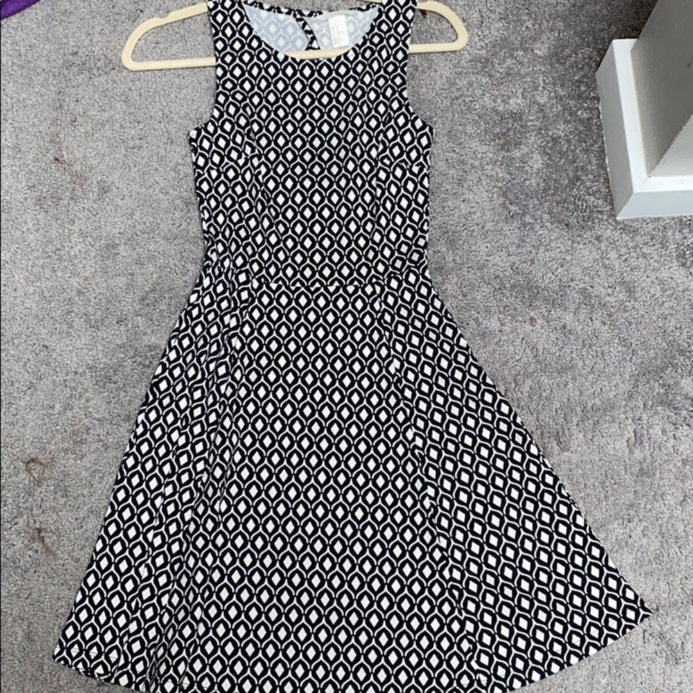 Black and white dress with tags